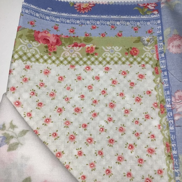 Moda Fat Quarter Bundle - 12 Fat Quarters of beautiful quilting quality cottons - Picture 5 of 14